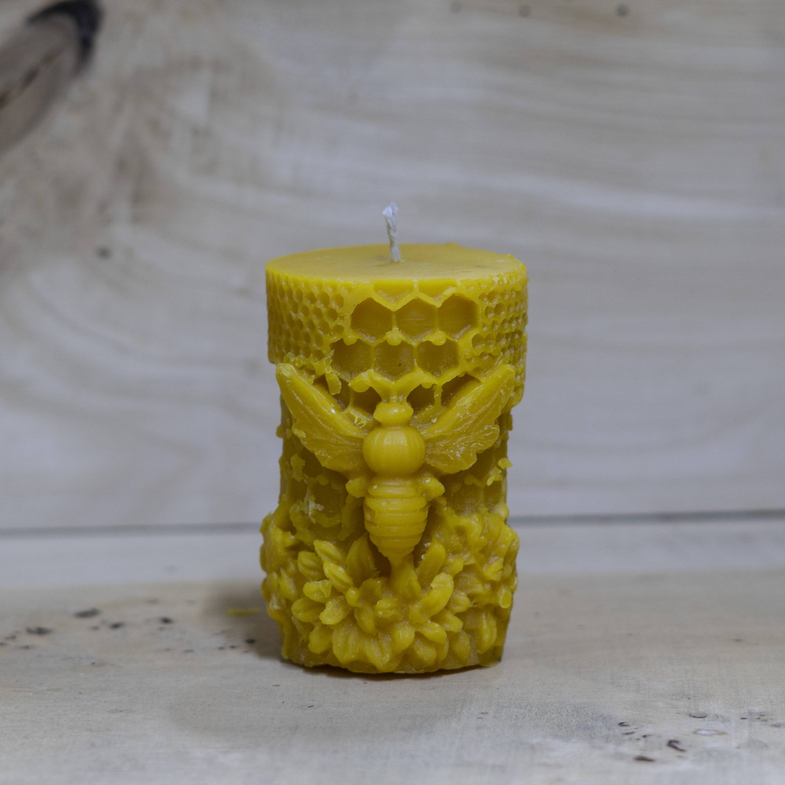 Méhecskés méhviasz gyertya 130 gr.
