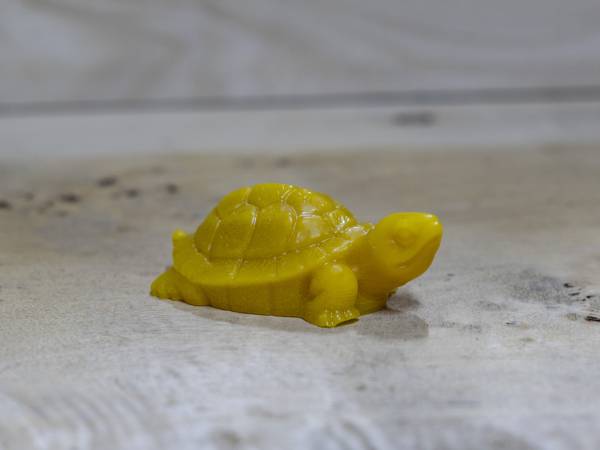 Kis teknős méhviasz gyertya 25 gr.